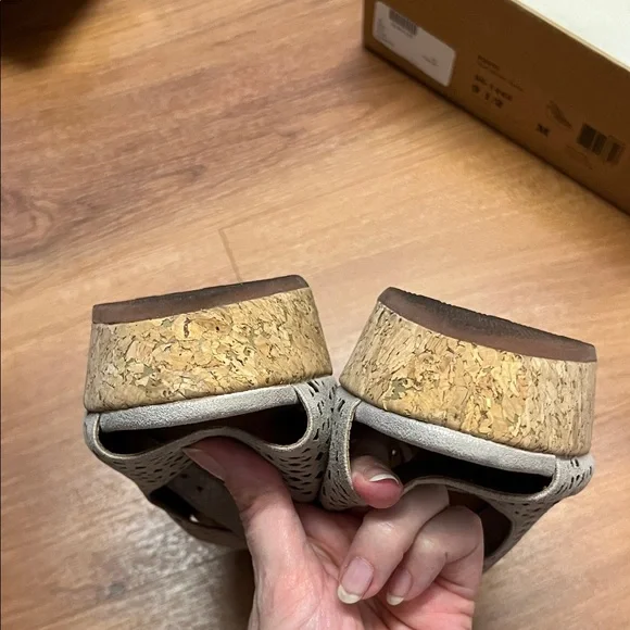 Trask Women's Patti Metallic Sandals - Picture 6 of 7